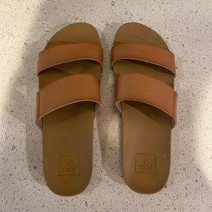 Like New! Reef tan sandals